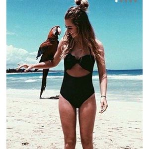 Cupshe Cut To It Shell Swimsuit